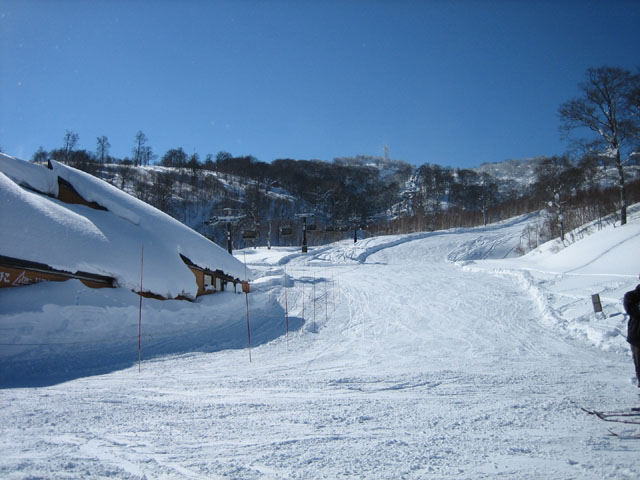 長野県　野沢温泉スキー場　やまびこフォーリフト乗り場付近